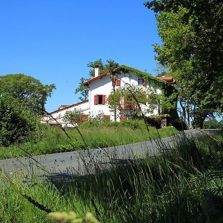 La Ferme Ostalapia Bed & Breakfast Ahetze Exterior photo