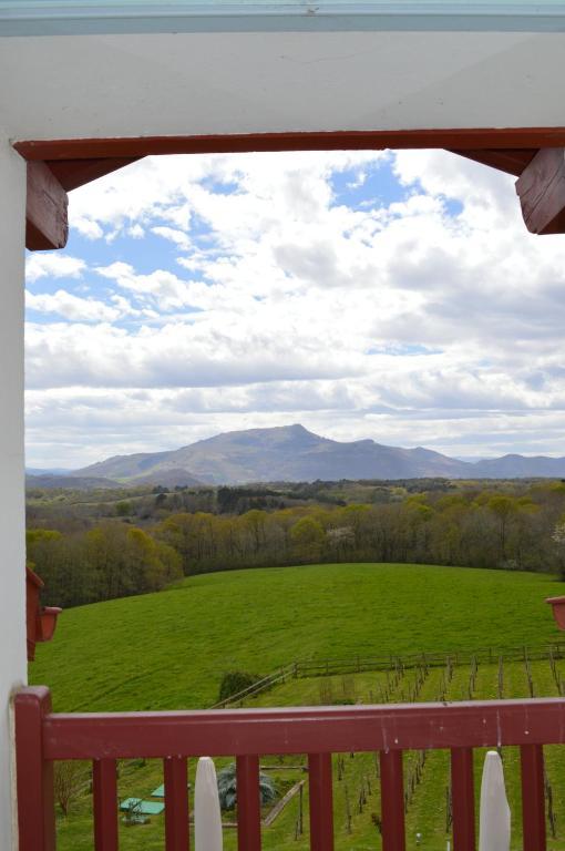 La Ferme Ostalapia Bed & Breakfast Ahetze Room photo