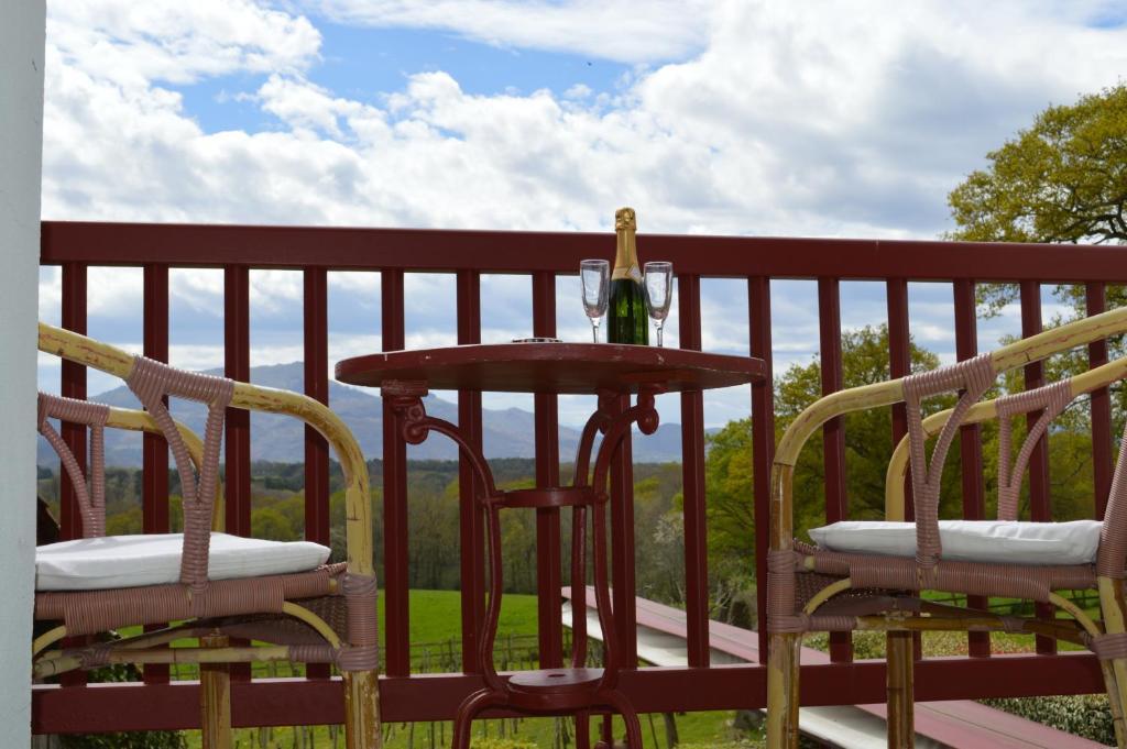 La Ferme Ostalapia Bed & Breakfast Ahetze Room photo