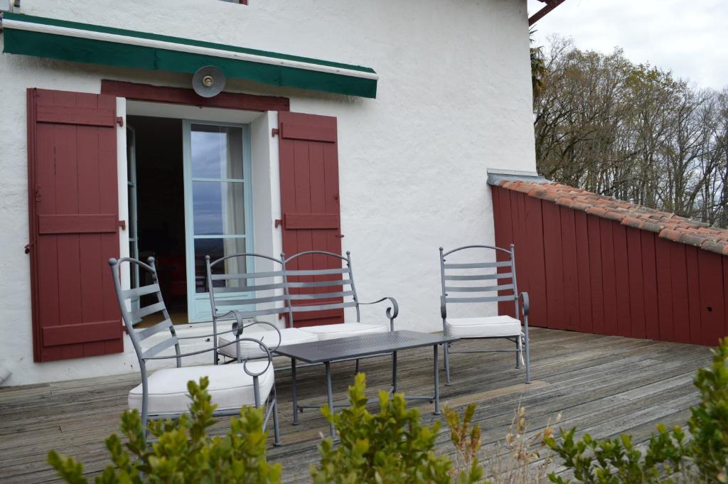 La Ferme Ostalapia Bed & Breakfast Ahetze Room photo