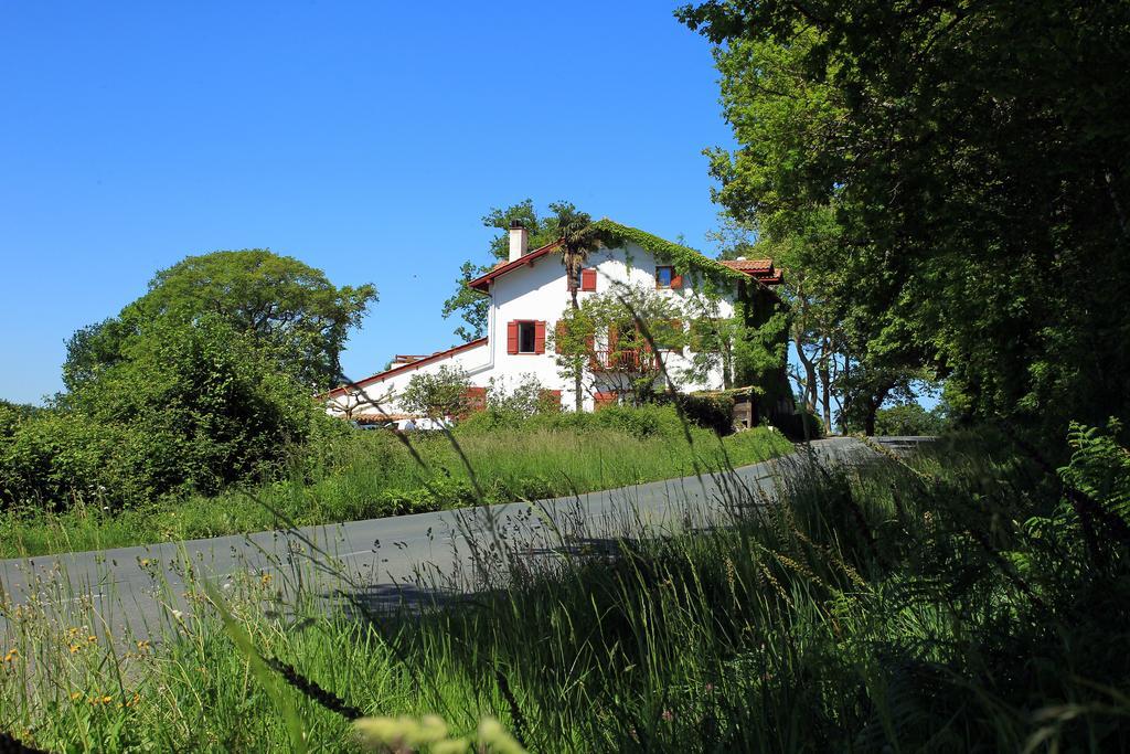 La Ferme Ostalapia Bed & Breakfast Ahetze Exterior photo
